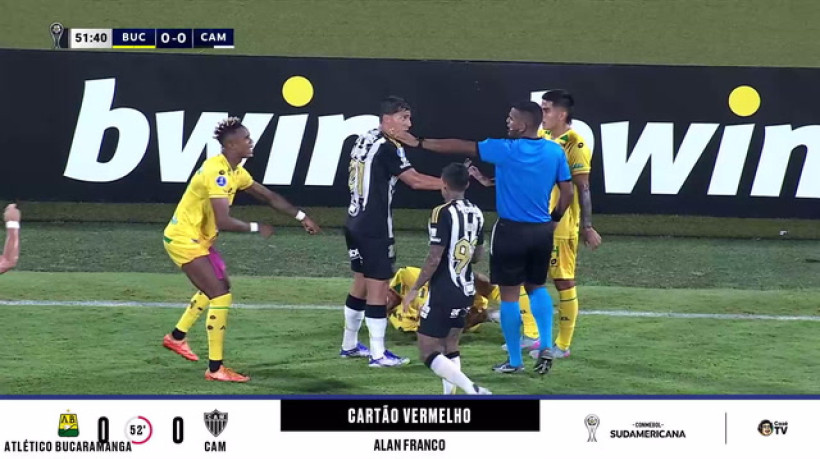 EXPULSO! Alan Franco recebe segundo amarelo e deixa Atlético-MG com um a menos na CONMEBOL Sudamericana