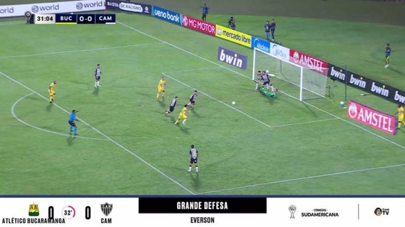 Salvou em cima da linha! Lyanco evita gol certo do Atlético Bucaramanga