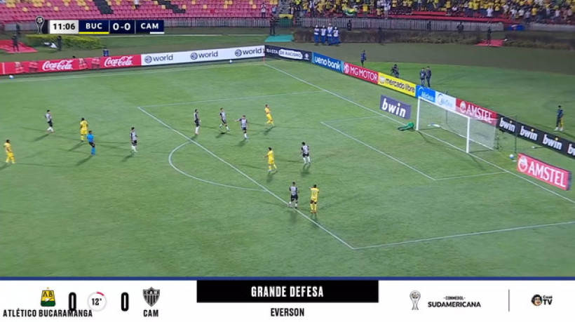 Vacilo na saída! Atlético erra duas vezes com Scarpa em tiros de meta e quase sofre gols