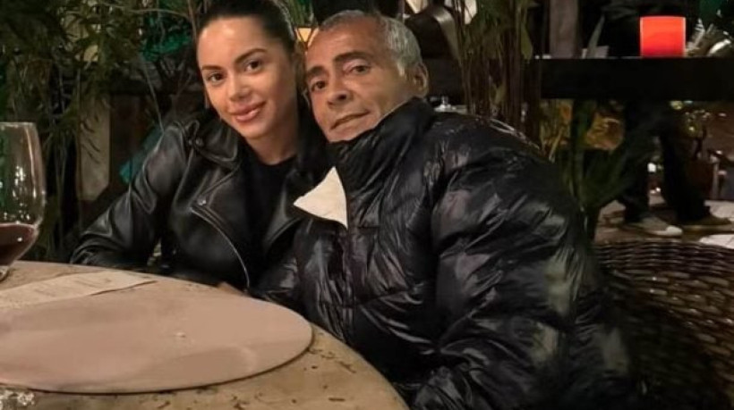 Ex-jogador começou relacionamento durante o último período eleitoral; Os dois estão juntos há quase um ano