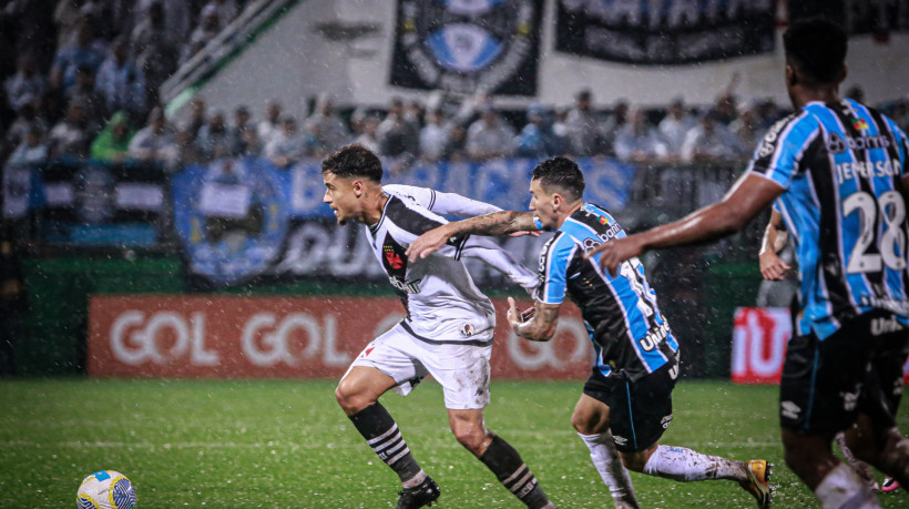 Vasco e Grêmio se enfrentam hoje, 19, pelo Brasileirão. 