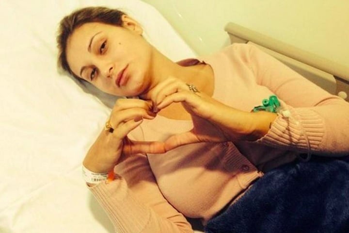 Boa parte da exposição midiática de Urach vem dos seus procedimentos estéticos controversos. Em 2014, ela ficou internada em estado grave por semanas depois de aplicar hidrogel nas pernas.