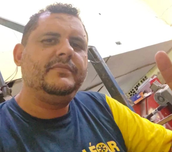 Ele disse que, ao ver aquela dinheirama, achou que fosse algum golpe, dinheiro sujo que havia parado por engano em sua conta. 