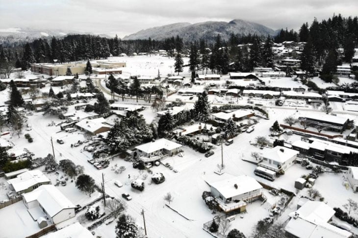 Em 1959, uma tempestade despejou enorme volume de neve no Monte Shasta, na Califórnia. Por sorte, a maior quantidade caiu em trechos despovoados. Moradores de áreas próximas, acostumados ao clima gelado com ventos frequentes, souberam se proteger e não houve vítimas. Mas a neve atingiu 4,8 metro em certos pontos. 