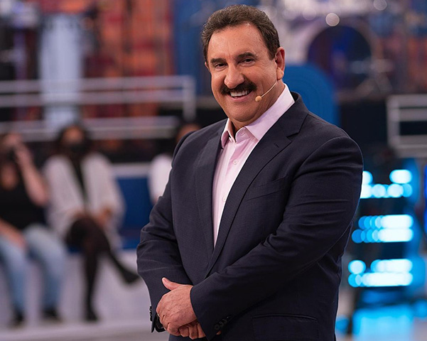 Ele também foi político (vereador e deputado federal), e desde os anos 1990 comanda o programa que leva seu apelido .
