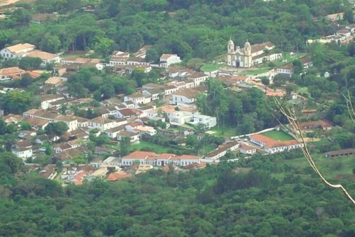 1ª) Santa Cruz de Minas (Minas Gerais) - Área: 3,565 km² | População: 8,1 mil habitantes | Densidade populacional: 2.274,6 hab./km².