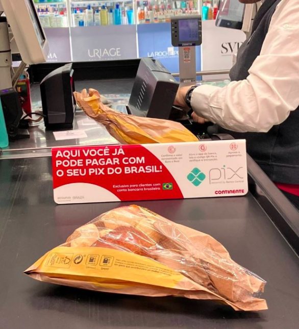 Um exemplo recente é a adoção do PIX por supermercados na cidade de Braga, considerada um reduto de imigrantes brasileiros.