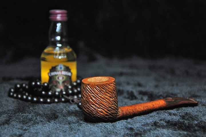 Os principais produtores de cachimbos incluem países europeus como Itália, Dinamarca e França, conhecidos pela fabricação artesanal e de luxo. 