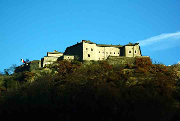 A melhor época para visitar Turim é durante a primavera (de março a maio) e o outono (de setembro a novembro).  Nesses períodos, o clima é agradável, as temperaturas são moderadas e a probabilidade de chuvas é menor. 