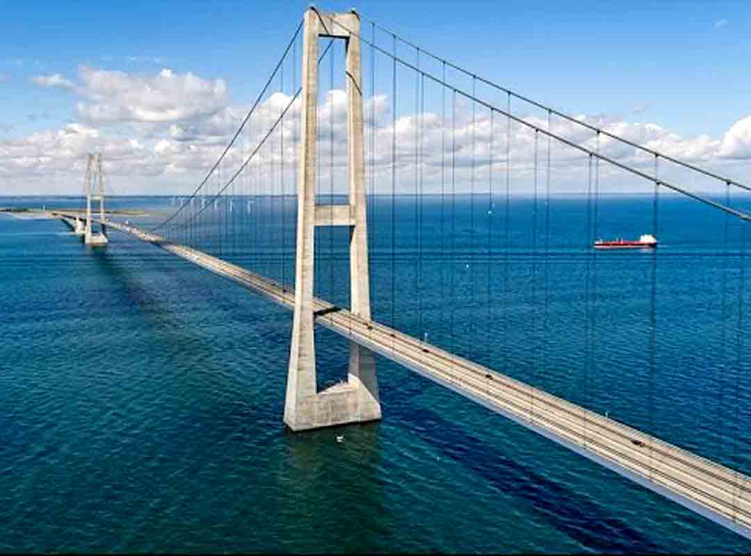 Great Belt, Dinamaraca: É uma ponte suspensa que faz parte da rede rodoferroviária dinamarquesa e conecta as ilhas Zelândia e Fiónia, atravessando o Grande Belt. Inaugurada em 1998, a Great Belt tem uma extensão de 1.600 metros.