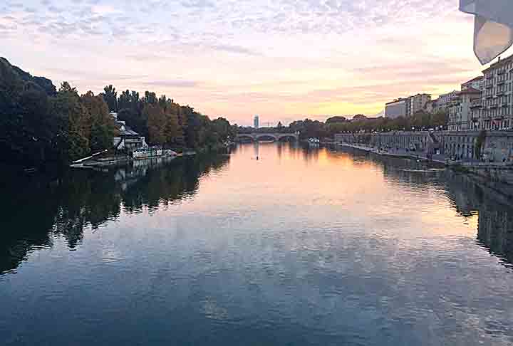 Junto com Milão e Genova, Turim forma o respeitado “triângulo industrial” da Itália, e depois de Roma e Milão, é considerada a terceira cidade mais rica do país.