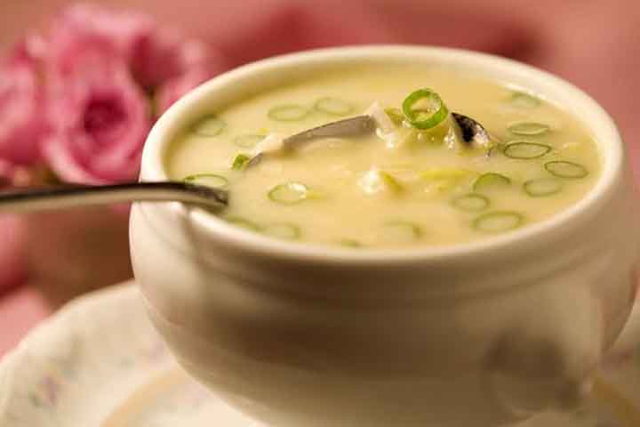 A regularidade intestinal é fundamental para a saúde geral, pois a eliminação eficaz de toxinas e resíduos é vital para evitar problemas digestivos e promover o bem-estar.