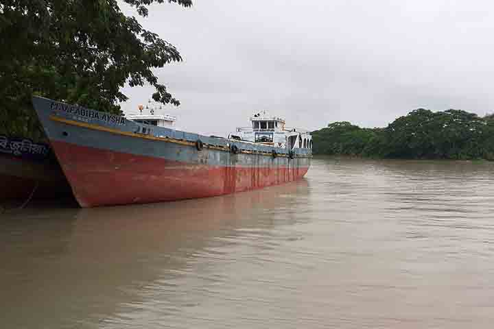 O cristianismo tem uma presença histórica em Bangladesh desde o século XVI, trazido por portugueses e missionários europeus. Durante a guerra, muitos cristãos participaram diretamente do conflito ou forneceram abrigo e assistência a refugiados. Entretanto, a minoria cristã sempre enfrentou desafios, especialmente em um país de maioria muçulmana.