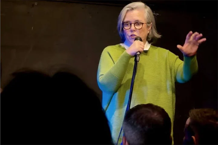 Rosie O'Donnell já foi alvo de críticas de Trump em outras ocasiões. Por esse motivo, ela se mudou para a Irlanda no início de 2025 com o filho de 12 anos, após o presidente começar seu segundo mandato.