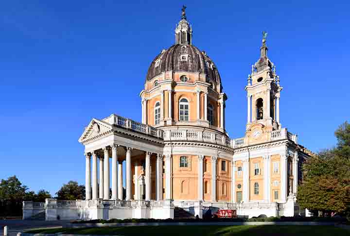 A Basílica de Superga é uma igreja localizada aos arredores de Turim, na Itália. Foi construída no século XVIII pelo arquiteto Filippo Juvarra, sob encomenda do duque Vítor Amadeu II de Saboia em memória à vitória sobre as tropas francesas que cercavam a colina de Superga em 1706.