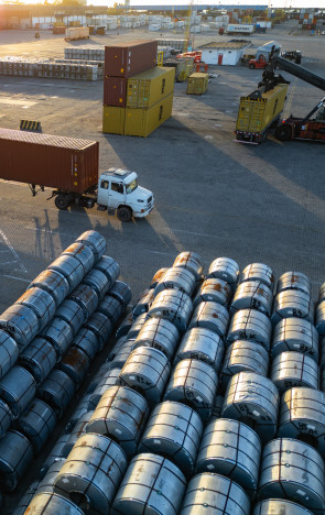 Fortaleza, CE, BR 17.07.25 Operações de carga no Porto do Pecém - Bobinas de aço (Fco Fontenele/O POVO)