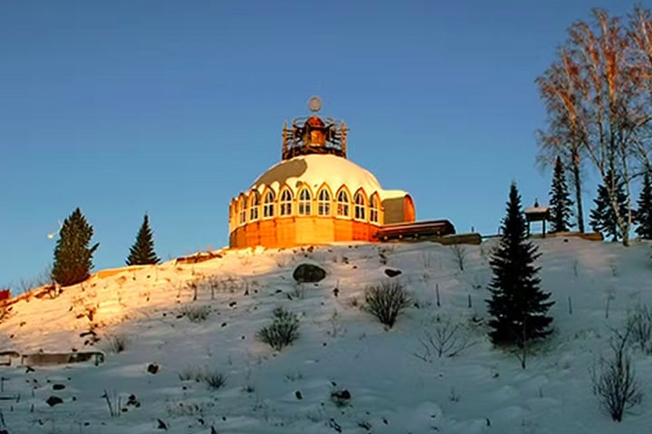 Torop era agente de trânsito e fundou a chamada Igreja do Último Testamento na região remota de Krasnoyarsk, na Sibéria, em 1991.