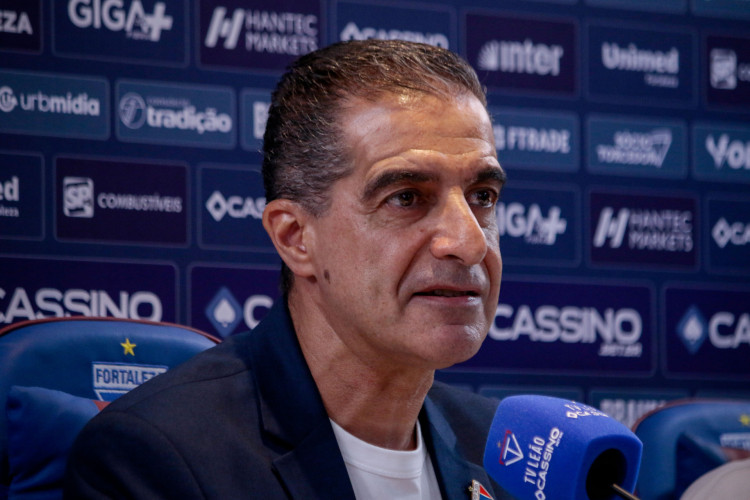 FORTALEZA, CEARÁ, BRASIL, 18-07-2025: Apresentação novo técnico do Fortaleza Renato Paiva, com o Ceo Marcelo Paz e Sergio Papelin no CT do PICI. (Foto: Samuel Setubal/ O Povo)