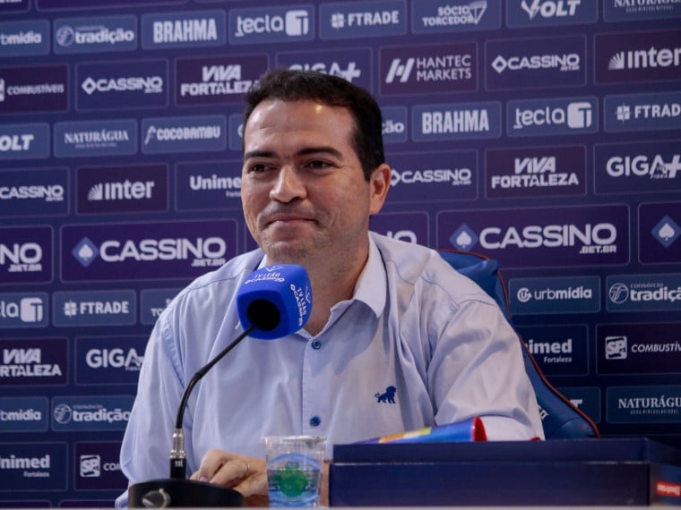 FORTALEZA, CEARÁ, BRASIL, 18-07-2025: Apresentação novo técnico do Fortaleza Renato Paiva, com o Ceo Marcelo Paz e Sergio Papelin no CT do PICI. (Foto: Samuel Setubal/ O Povo)