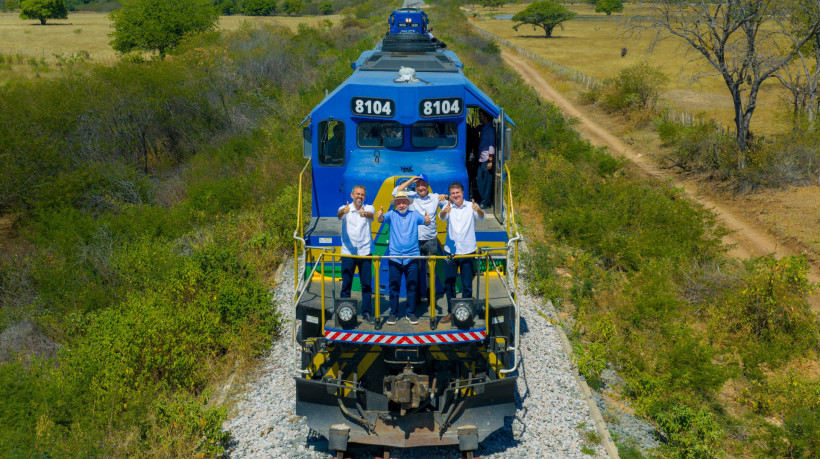  Lula e Camilo estiveram hoje em MIssão Velha (CE), no Cariri, visitando as obras da Transnordestina