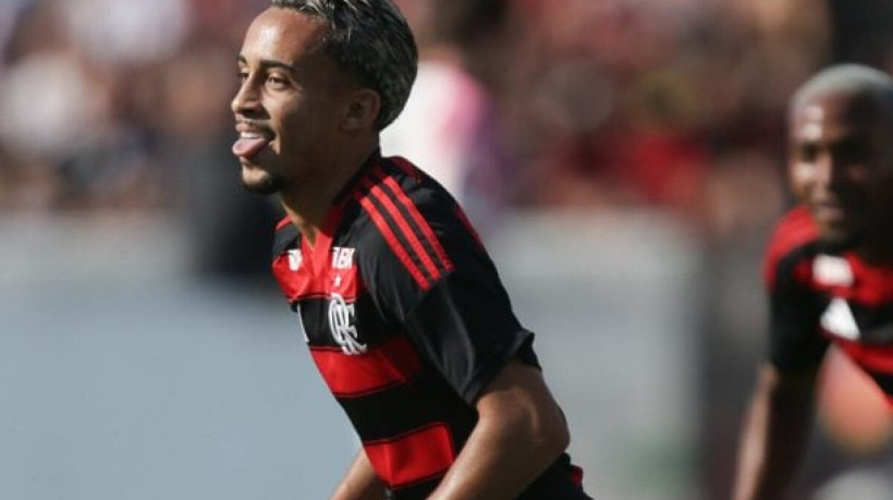 Camisa 10 foi um dos destaques da goleada do rubro-negro por 5 a 1 sobre o Bayer Leverkusen em amistoso, nesta sexta-feira, na Gávea