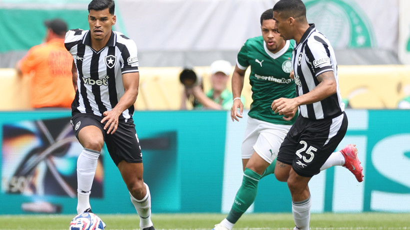 Volante Danilo Barbosa no jogo Palmeiras x Botafogo, no Lincoln Financial Field, pelo Mundial de Clubes 2025