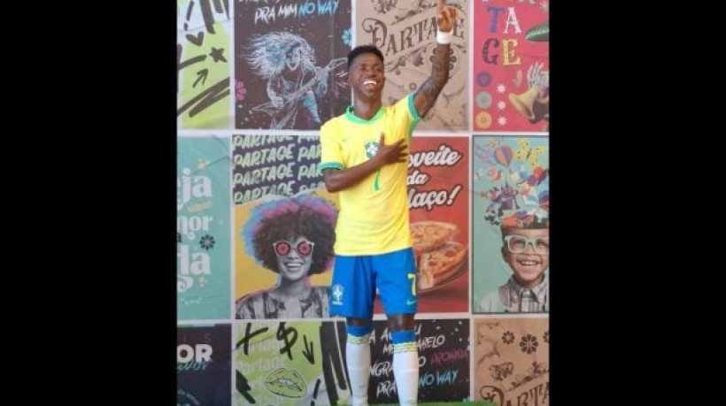 Imagem foi revelada no Sambódromo na última quinta e ficará exposta em São Gonçalo antes de ser transferida para Nova York