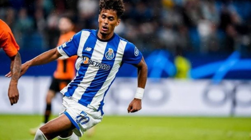 Atacante recusa proposta do Alvinegro e opta por permanecer na Europa ao assinar com clube holandês por 9 milhões de euros 