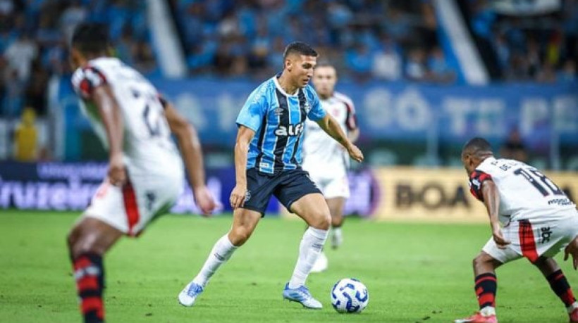 Colombiano teve uma luxação no ombro direito no último embate do Imortal. Atacante dinamarquês e o uruguaio finalizaram recuperações