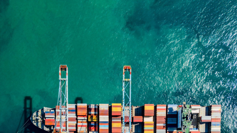 Fortaleza, CE, BR 17.07.25 Operações de carga no Porto do Pecém - Navio descarregando containers (Fco Fontenele/O POVO)