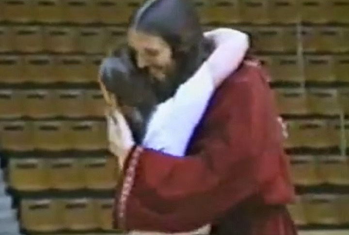 O Comitê de Investigação da Rússia (semelhante ao FBI nos EUA) acusou Torop e dois de seus principais auxiliares de abuso psicológico, extorsão, e de causar sérios danos físicos e mentais aos membros da seita.