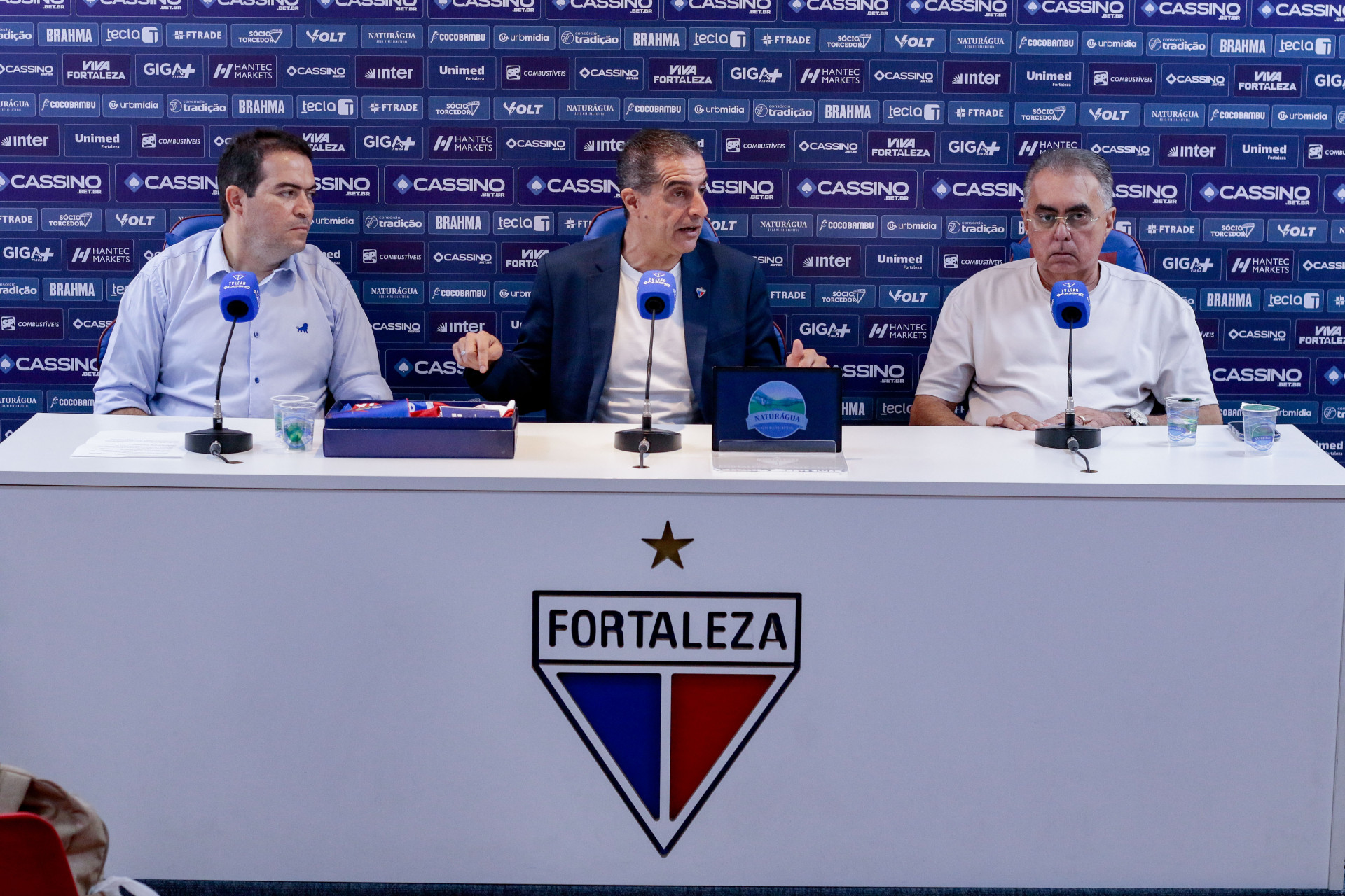 FORTALEZA, CEARÃ, BRASIL, 18-07-2025: ApresentaÃ§Ã£o novo tÃ©cnico do Fortaleza Renato Paiva, com o Ceo Marcelo Paz e Sergio Papelin no CT do PICI. (Foto: Samuel Setubal/ O Povo)