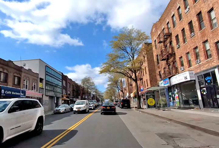 O oitavo lugar é de Astoria, bairro de Nova York, cidade que dispensa mais apresentações. O bairro fica no distrito de Queens e é caracterizado pelas casas de muros baixos. O local tem vários estabelecimentos e restaurantes brasileiros, exala juventude e cultura. 