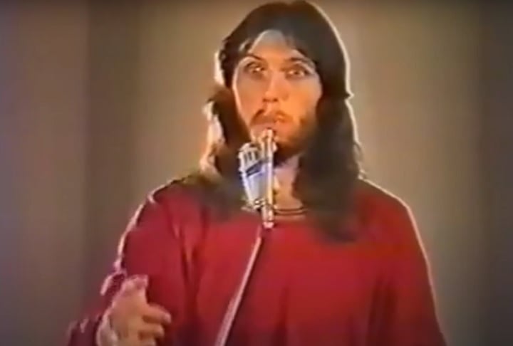 Com aparência messiânica — barba longa e cabelos compridos —, Torop afirmava ter renascido para transmitir a palavra divina de Deus.