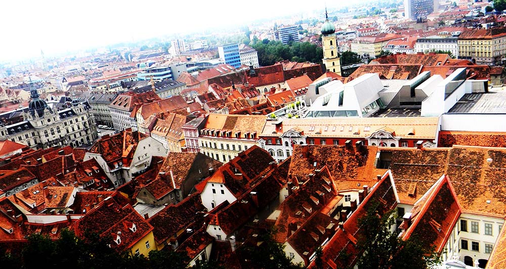 Graz (Áustria) – O clima alpino traz chuvas abundantes para a cidade, especialmente no verão. Isso garante belas paisagens naturais, mas tempestades podem ser intensas.
