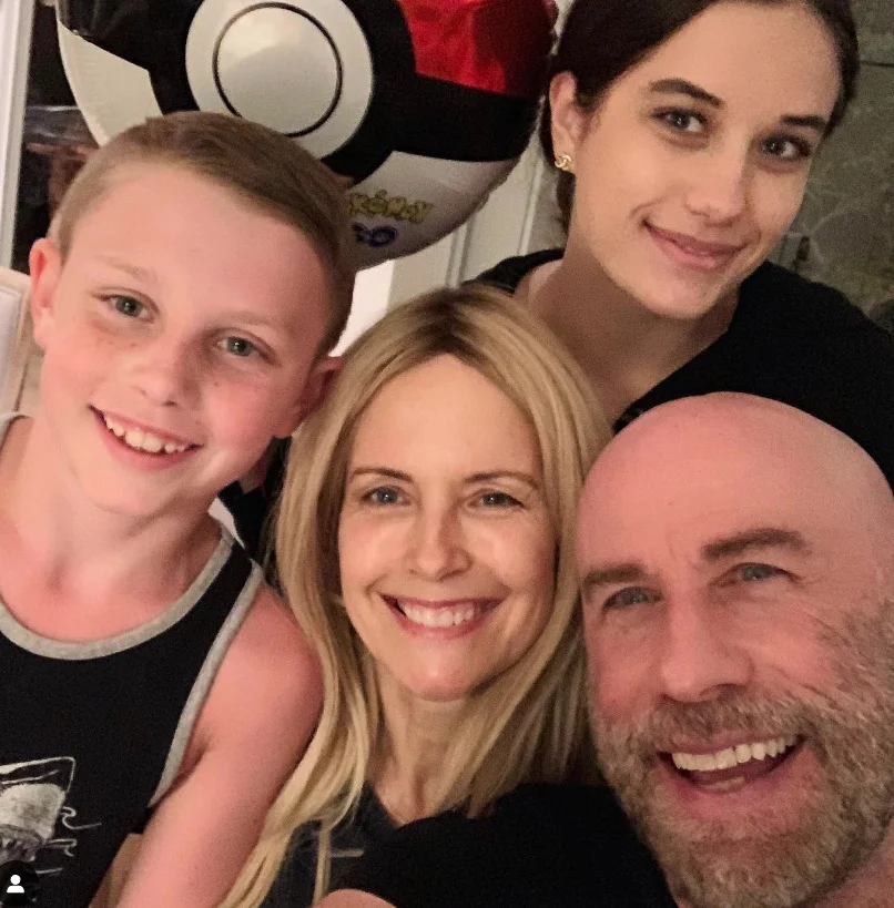 Na vida pessoal, Travolta vive um luto eterno após ficar viuvo. Seus filhos - Ella Bleu (2mnascida em 3/4/2000) e Benjamin (nascido em 23/11/2010) - até incentivam o pai a voltar à vida amorosa. Mas ele não quer. E chegou a declarar celibato após a morte da esposa.