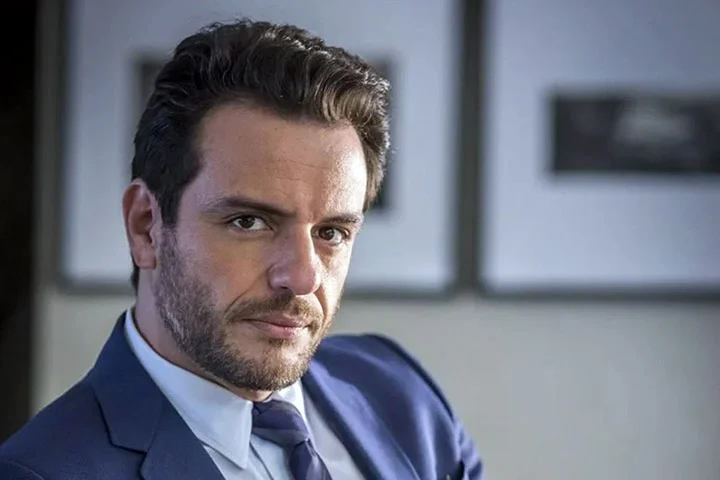 Travessia teve 179 capítulos.  No elenco, Vanessa Giácomo, Rodrigo Lombardi (foto), Drica Moraes, Alexandre Nero, Ailton Graça, Dandara Mariana e Marcos Caruso, entre outros.