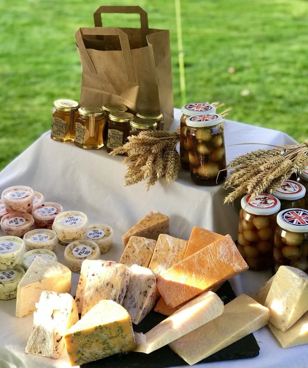 Países como Índia, Coreia do Sul, Japão, Alemanha e Estados Unidos têm tradição forte no consumo e produção de picles. Cada cultura tem seus próprios métodos, temperos e ingredientes preferidos