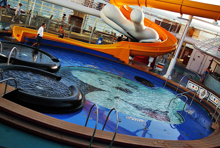 A temporada 2023/2024 registrou investimentos expressivos no setor, com a adição de novos navios e roteiros exclusivos. Portos tradicionais, como Rio de Janeiro, Salvador e Santos, receberam escalas frequentes - Scott Smith/Flickr