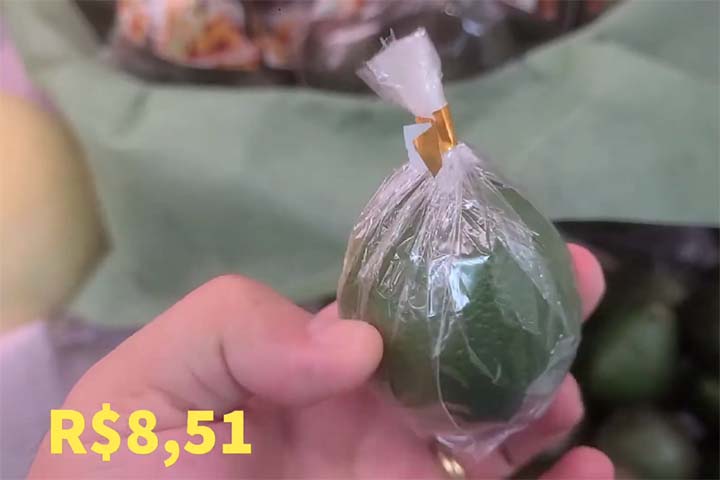 Um pequeno limão, por exemplo, tem o preço de R$ 8,51, de acordo com o canal Sansei. 