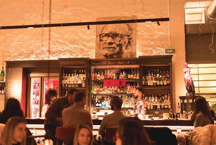 6º lugar - Line, em Atenas, na Grécia. Um bar sofisticado, elogiado por coquetéis elegantes e serviço premium dentro da cena vibrante da capital grega. 