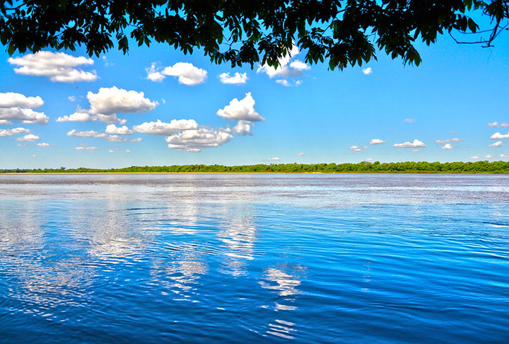 A pesca esportiva é uma prática frequente no rio, mas que está ameaçada pela poluição. Entre junho e agosto, no período da seca, a região se torna bastante procurada por pessoas de diversas partes do país para camping.  