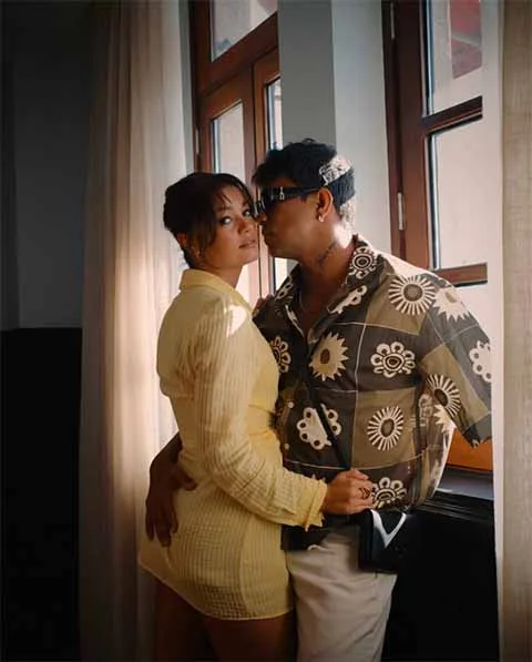 Ela também participou do álbum do rapper Xamã, com quem manteve um relacionamento entre 2024 e 2025. Neste último, apresentou-se ao lado das atrizes letícia Colin e Dira Paes.
