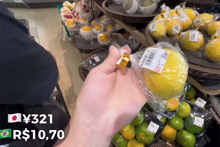 O limão siciliano no Japão custa R$ 10,70 nos hortifrutis japoneses. 