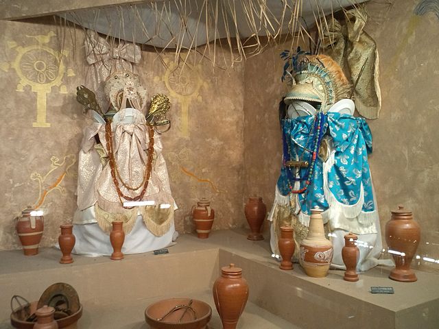 O Candomblé é uma religião que tem raízes diretas nas tradições africanas, especialmente iorubá, fon e bantu. Os rituais mantêm muitas características originais das religiões africanas.