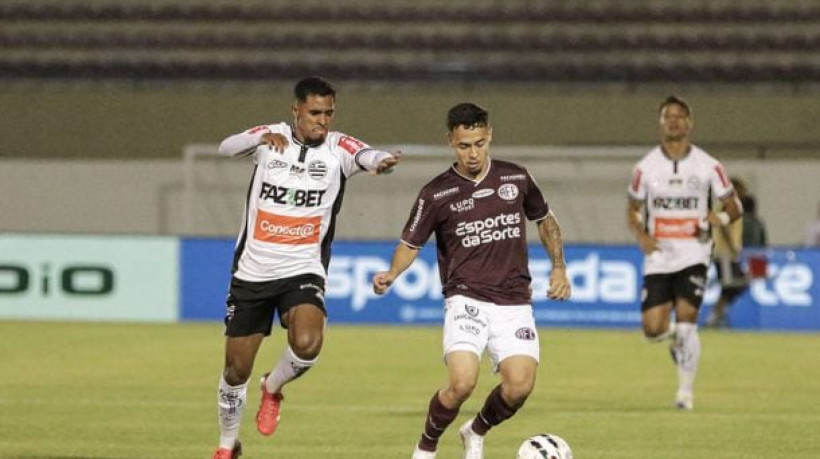 Time paulista sai na frente, mas perde de 2 a 1 e tem quatro expulsos. Com a quarta derrota seguida, está às portas da zona de rebaixamento