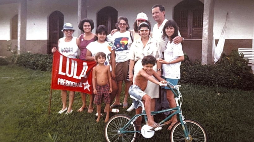 Dr. Lorim, ao lado da mãe e familiares, durante evento em 1989 que contou com a presença de Lula