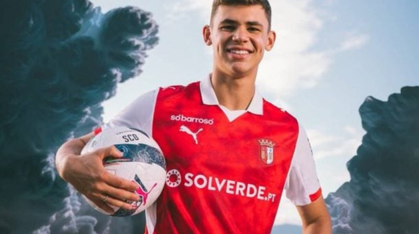 Volante é emprestado pelo PSG por uma temporada. Jogador foi revelado pelo Timão e tem apenas 19 anos 