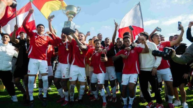 Internacional empata com o Grêmio em 1 a 1, mas fica com o título após vencer o rival por 2 a 1 na partida de ida