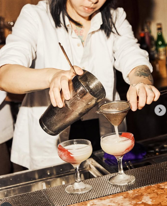 2º lugar - Bar Leone, situado em Hong Kong. Novo na lista, já alcançou o vice e ganhou o prêmio de “Best Bar in Asia” (melhor da Ásia). Combina design asiático contemporâneo com coquetéis de alta categoria